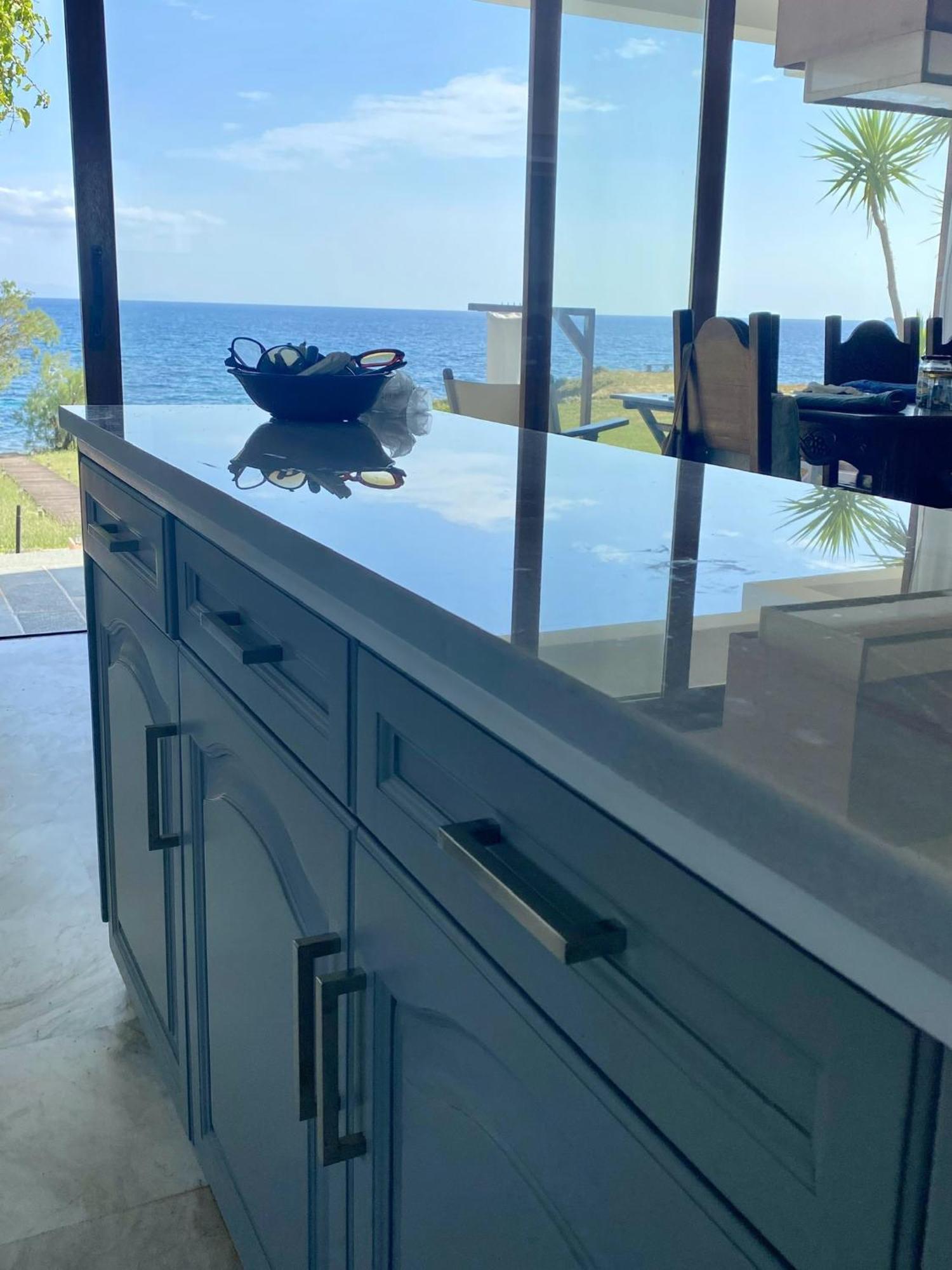 Beach House Set In A Beautiful Bay Karystos  Luaran gambar