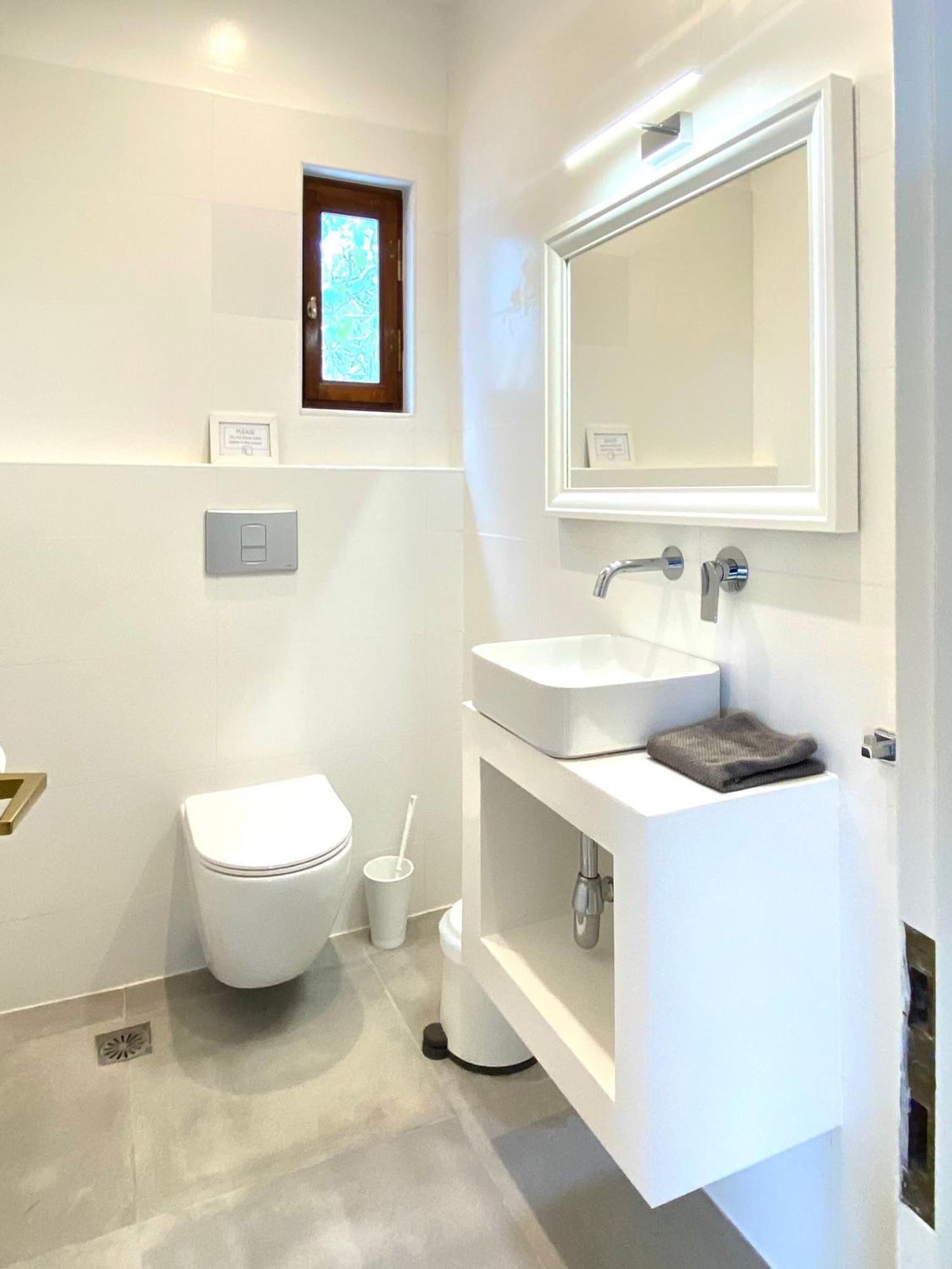 Beach House Set In A Beautiful Bay Karystos  Luaran gambar