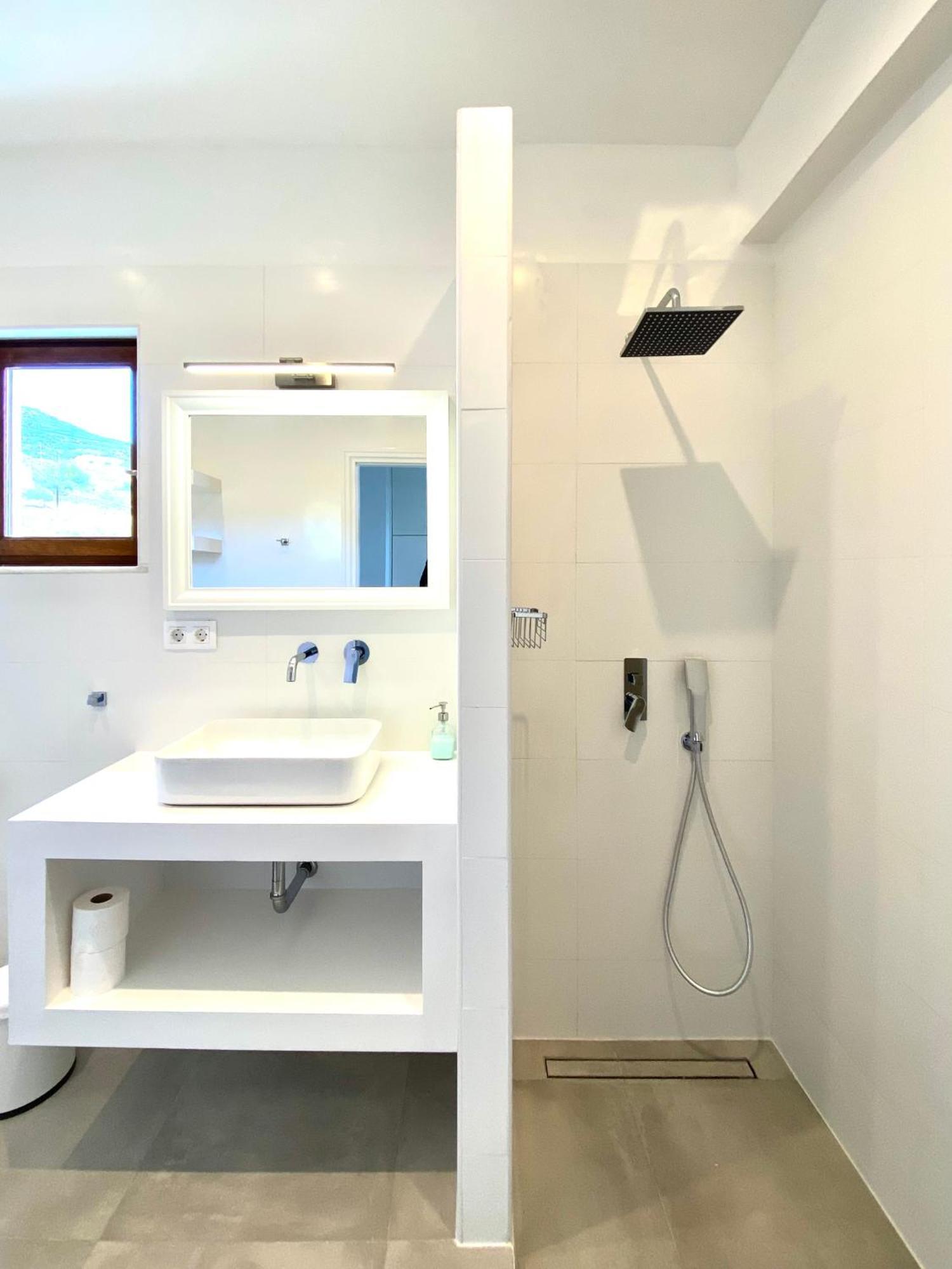Beach House Set In A Beautiful Bay Karystos  Luaran gambar